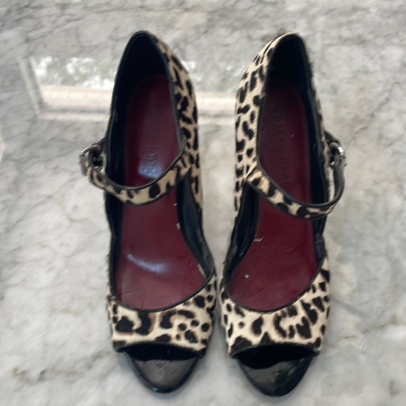 White House Black Market Shoes - 🔥5 for $15🔥 - White House Black Market unique “hair” material heels - Size 9